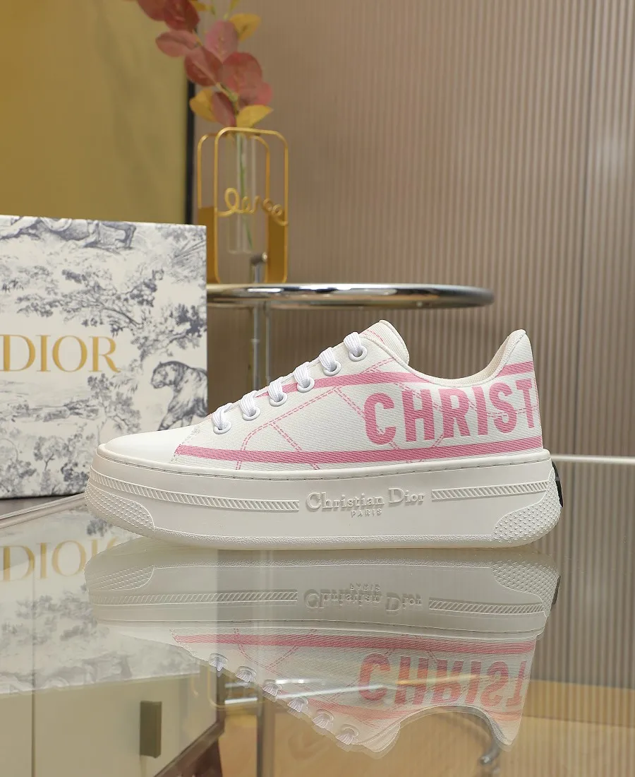 👟👟Ex-factory price 440👟👟 DIOR Dior's new thick-soled sports white shoes, electro-embroidered fabric, embroidered letters, breathable mesh lining, sheepskin for foot pads, lightweight outsole. Size: 35-40 (41 customized)